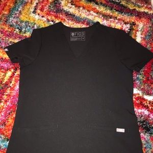Figs black 2 pocket top. XS
